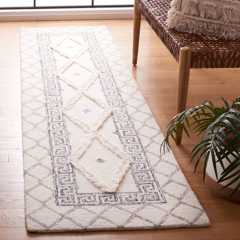SAFAVIEH Handmade Casablanca Shida Wool Rug - 2'3" x 9' Runner - Ivory/Black