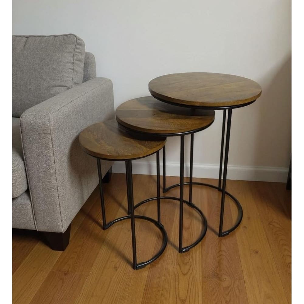 HomeRoots Set of Two Chestnut and Black Solid Wood and Metal Round Frame Nested Tables - 17.5 in. x 25 in. x 17.5 in.
