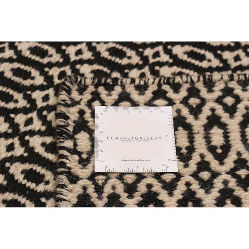 Nevada Black, Cream Kilim 5'2" x 7'7" - 5'2 x 7'7