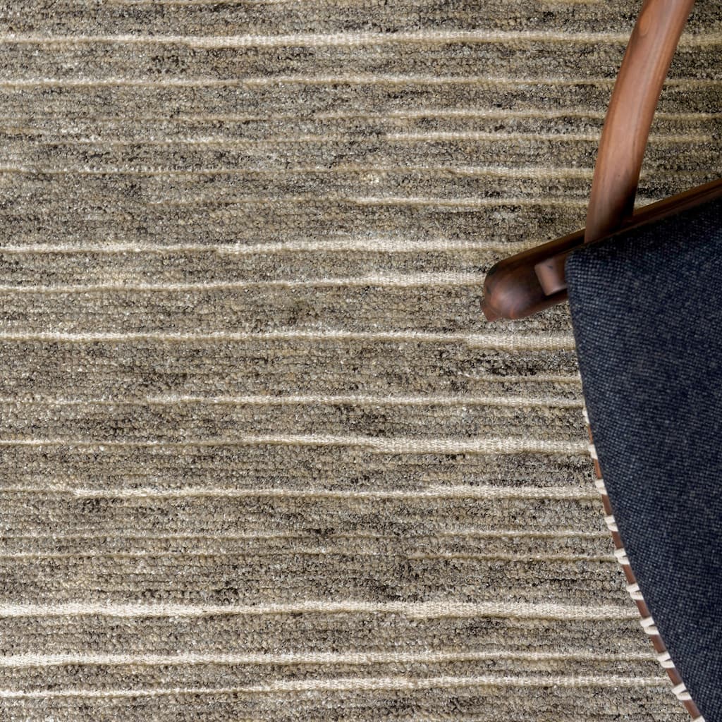 EXQUISITE RUGS Eaton Hand-knotted Wool/Bamboo Silk Grey Area Rug.