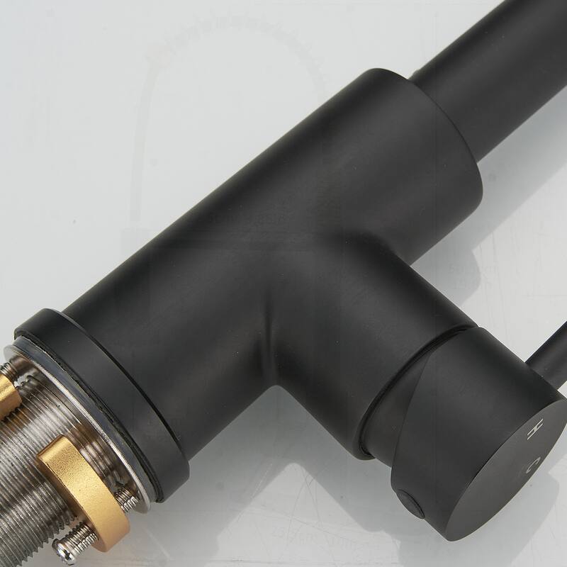 Versatile Sink Faucet with Pull Out Sprayer