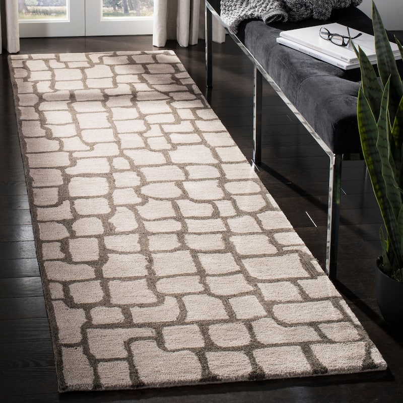 SAFAVIEH Handmade Soho Brittaney Abstract N.Z. Wool Rug - 2'6" x 12' Runner - Silver/Grey