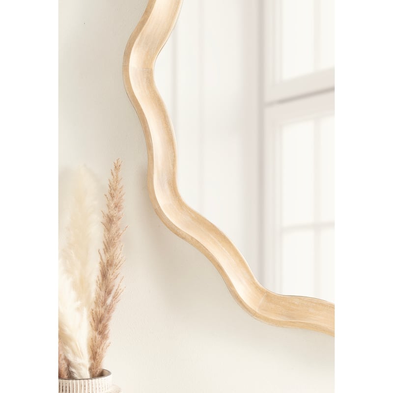 Kate and Laurel Hatherleigh Round Scallop Mirror