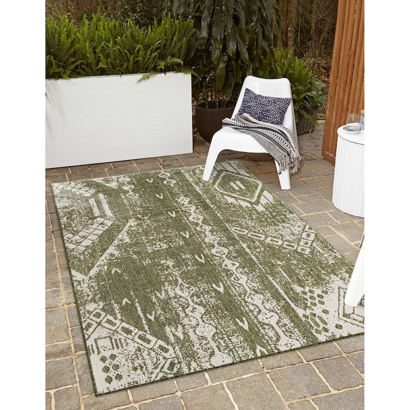 Outdoor Ogooplario Collection Area Rug - Green - 5'3"x8'