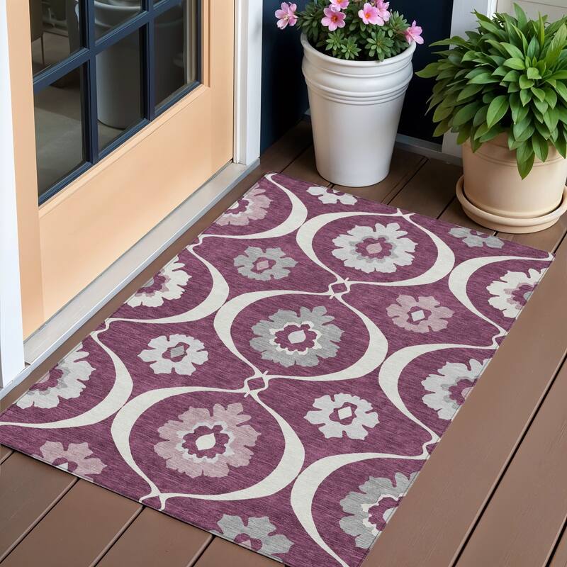 HomeRoots Medallion Transitional Rectangle Outdoor Rug - 3' x 5'