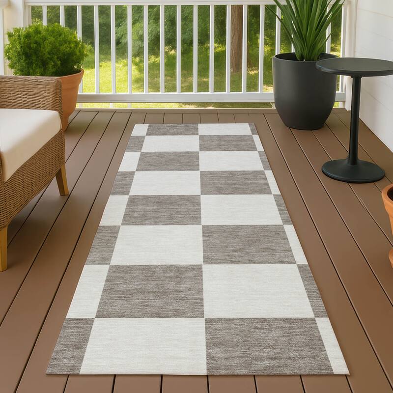 Machine Washable Indoor/ Outdoor Modern Checker Chantille Rug - Taupe - 2'3" x 7'6"