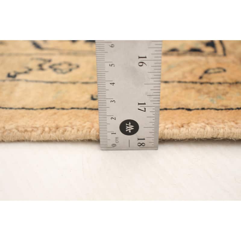 Hand-knotted Pako Persian Beige Wool Rug - 6'2" x 9'3"/6'2 x 9'3
