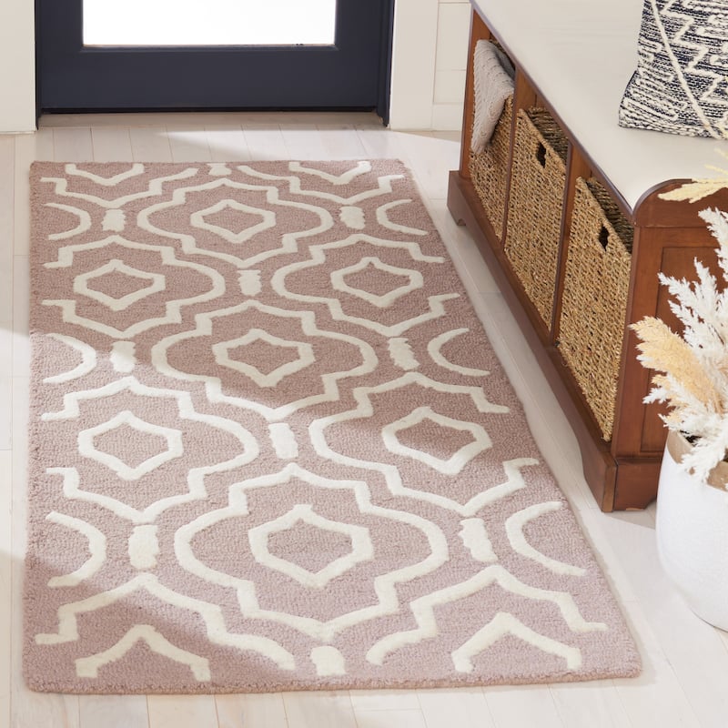 SAFAVIEH Handmade Cambridge Smaragda Modern Wool Rug - 2'6" x 6' Runner - Beige/Ivory