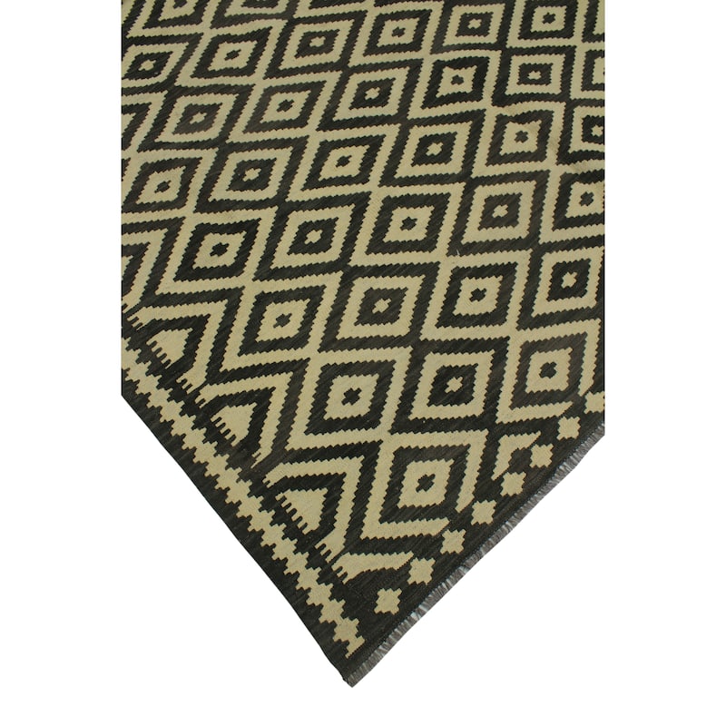 Hand-Woven Sangat Kilim Umayma Ivory/Black Rug - 6'3" x 9'7"