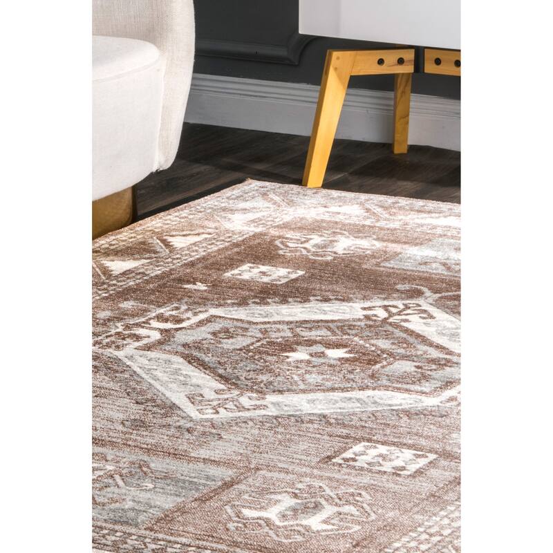 Nuloom Transitional Vintage Ella Ornamental Pyramid Tribal Area Rug