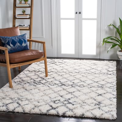 SAFAVIEH Fontana Shag Vladilena Moroccan 2-inch Thick Rug - Ivory/Grey - 5'3" x 7'6"