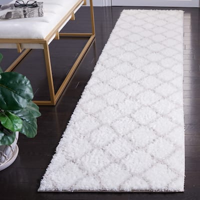 SAFAVIEH Tahoe Shag Etha Trellis 1.2-inch Thick Rug - 2' x 9' Runner