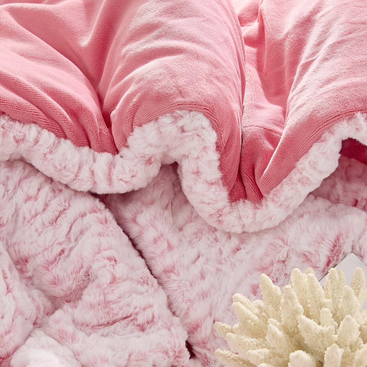 Shortcake - Coma Inducer® Oversized Comforter Set - Strawberry