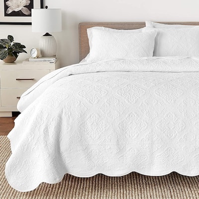 Blantyre Scalloped Edge White Cotton 3-piece Oversized Quilt Bedding Set