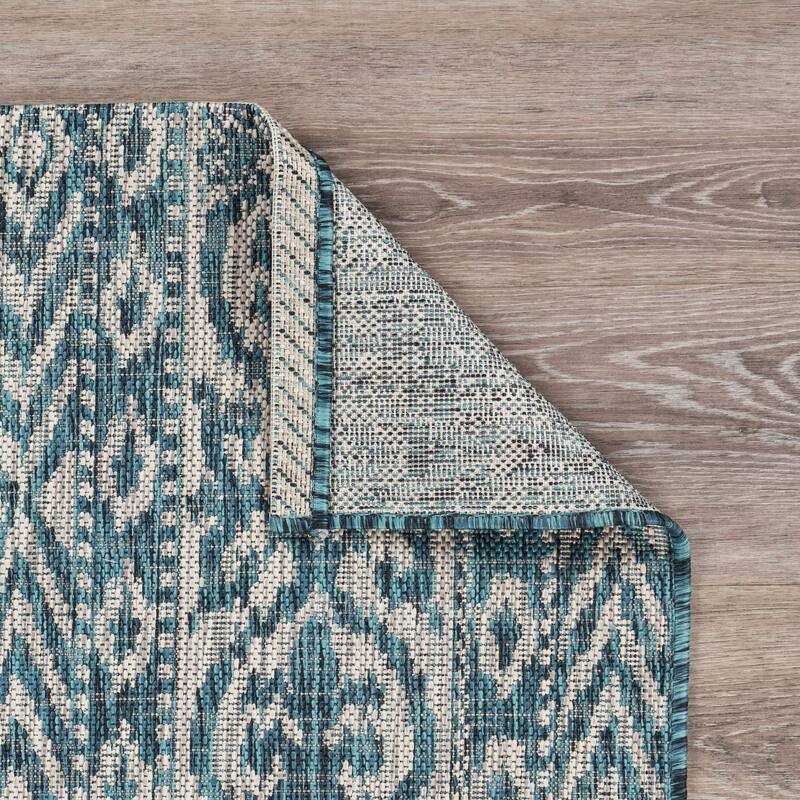 Sevita Entwined Geometric Indoor/Outdoor Accent Rug