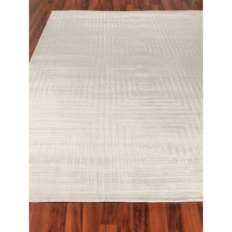 EXQUISITE RUGS Castelli Hand-loomed Bamboo Silk/Wool Ivory Area Rug.