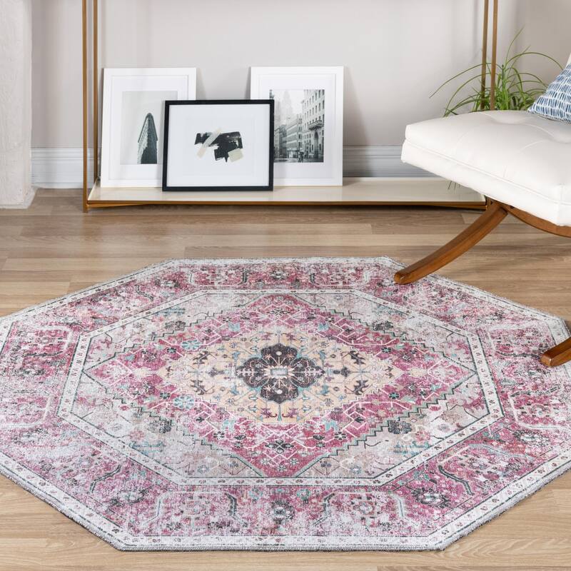 Traditional Tira Collection Area Rug