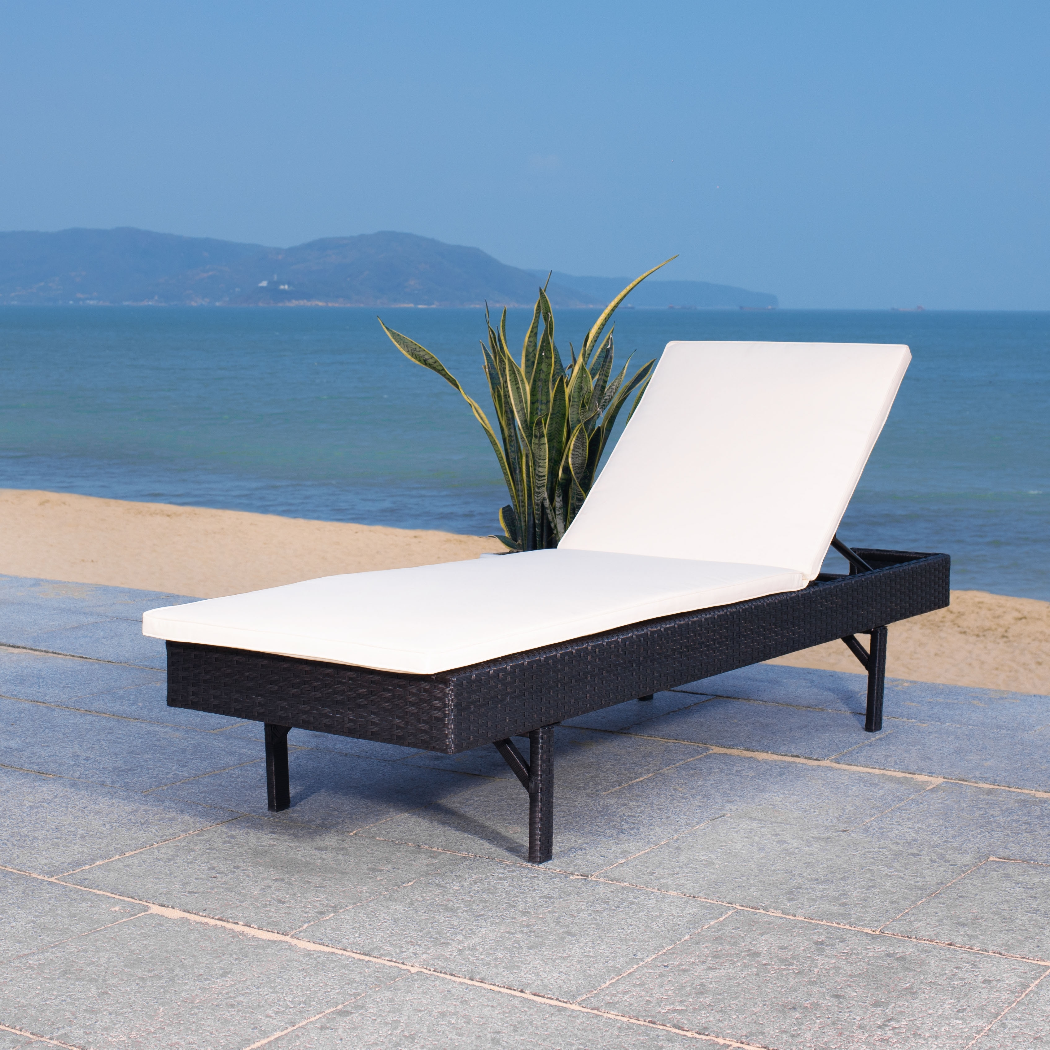 Safavieh lounger outlet