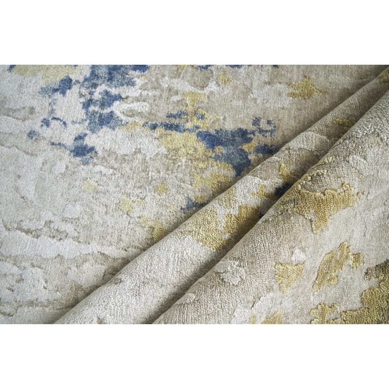 EXQUISITE RUGS Laureno Hand-knotted Bamboo Silk Beige/Gold Area Rug.