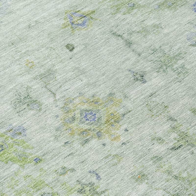 Machine Washable Indoor/ Outdoor Vintage Traditional Chantille Rug