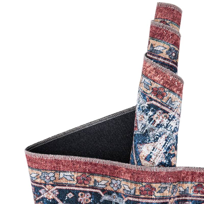 Traditional Tira Collection Area Rug