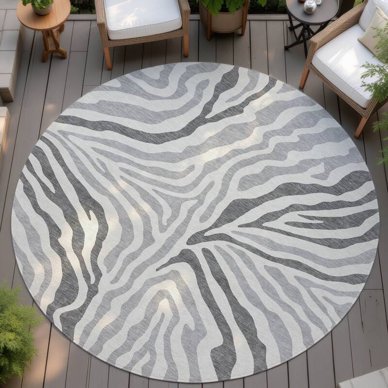 Machine Washable Indoor/ Outdoor Modern Prints Chantille Rug - Gray - 8' x 8'