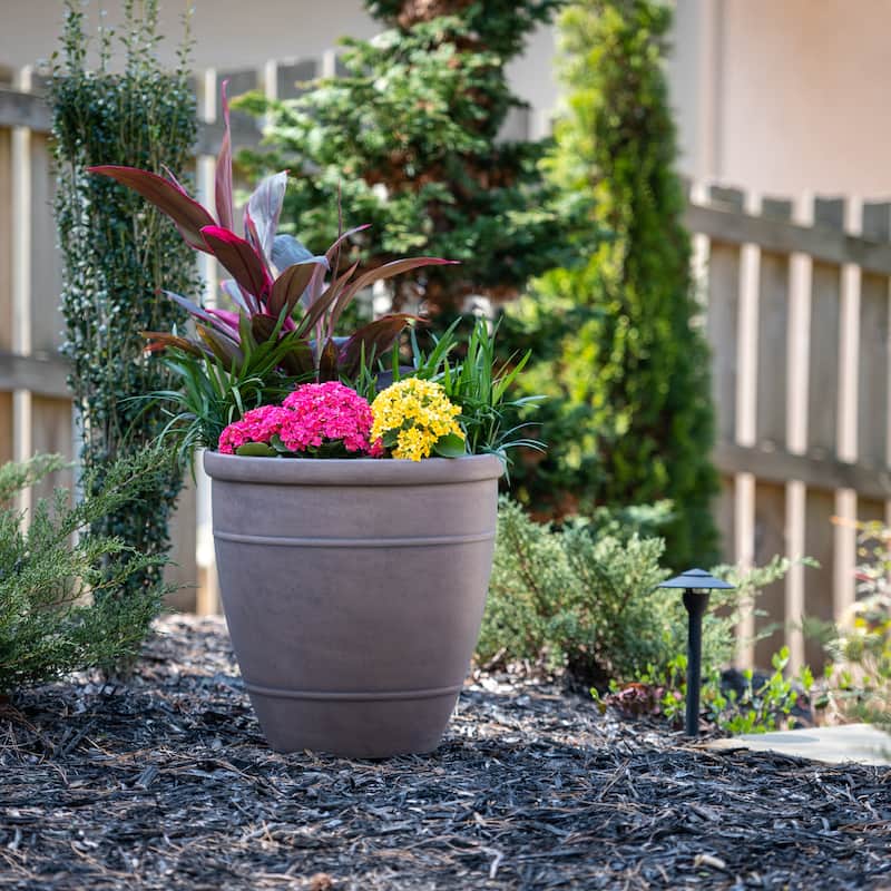 Southern Patio Wright Rubber 18-inch Planter