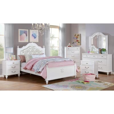 Marais Traditional White Wood Tufted 6-piece Panel Bedroom Set with USB Port by Furniture of America