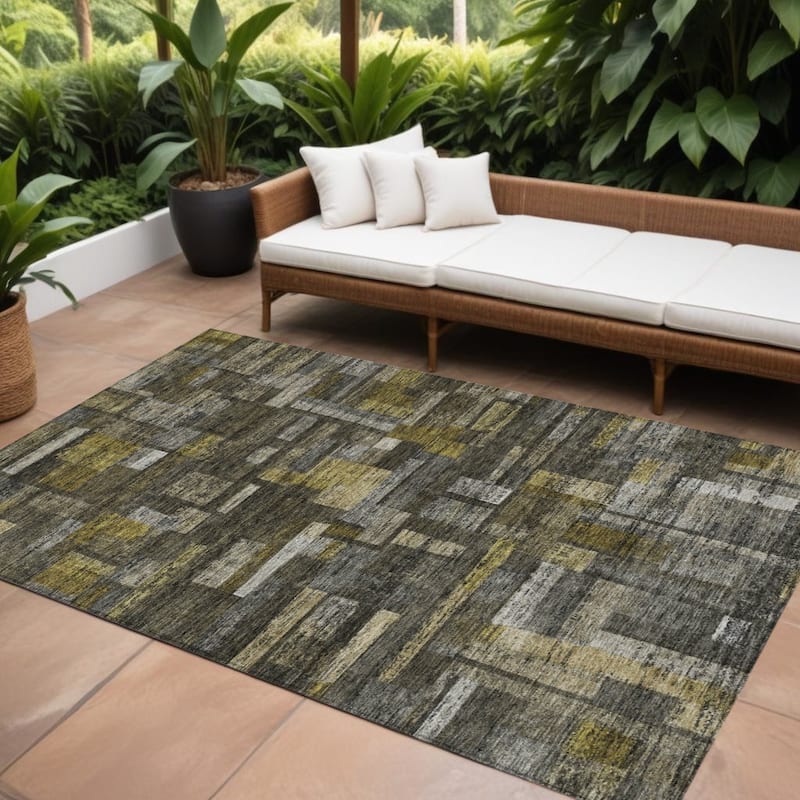 HomeRoots Striped Transitional Rectangle Outdoor Rug - 8' X 10'