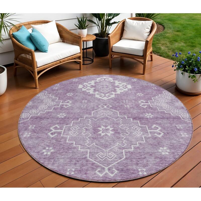 HomeRoots Medallion Traditional Rectangle Outdoor Rug - 8' Round
