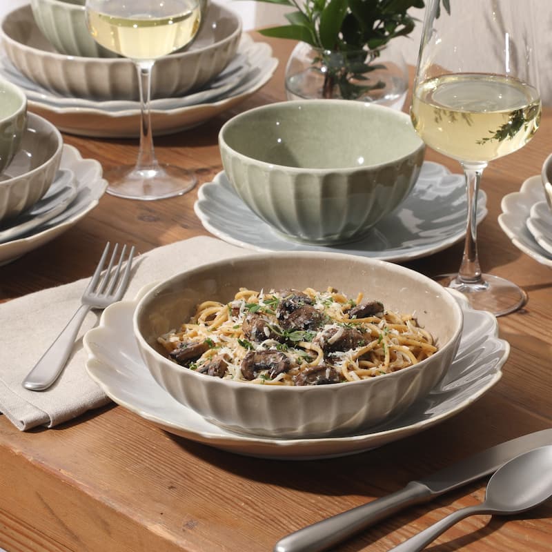 Gibson Elite Malibu Shore 16 Piece Scallop Stoneware Reactive Glaze (Service for 4) Ceramic Plates and Bowls Dinnerware Set