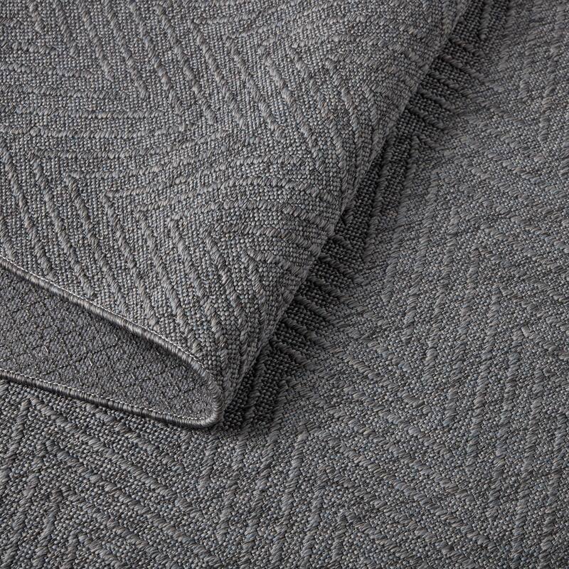 TOWN & COUNTRY BASICS Pax Herringbone Textured Solid Everwash® Washable Area Rug Black