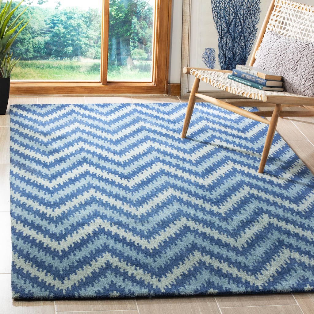 SAFAVIEH Handmade Wyndham Persida Modern Wool Rug