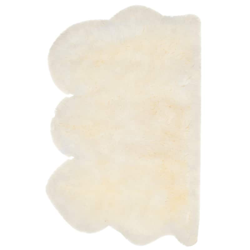 SAFAVIEH Handmade Natural Sheepskin Leanca 3.4-inch Thick Rug