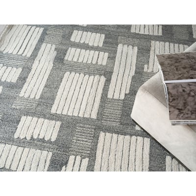 Naturals Handmade New Zealand Wool in Ivory/Silver Area Rug