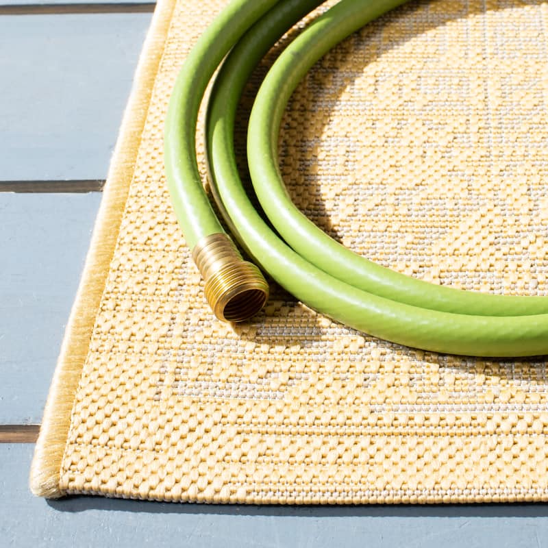 SAFAVIEH Courtyard Hanneke Indoor/ Outdoor Waterproof Patio Backyard Rug