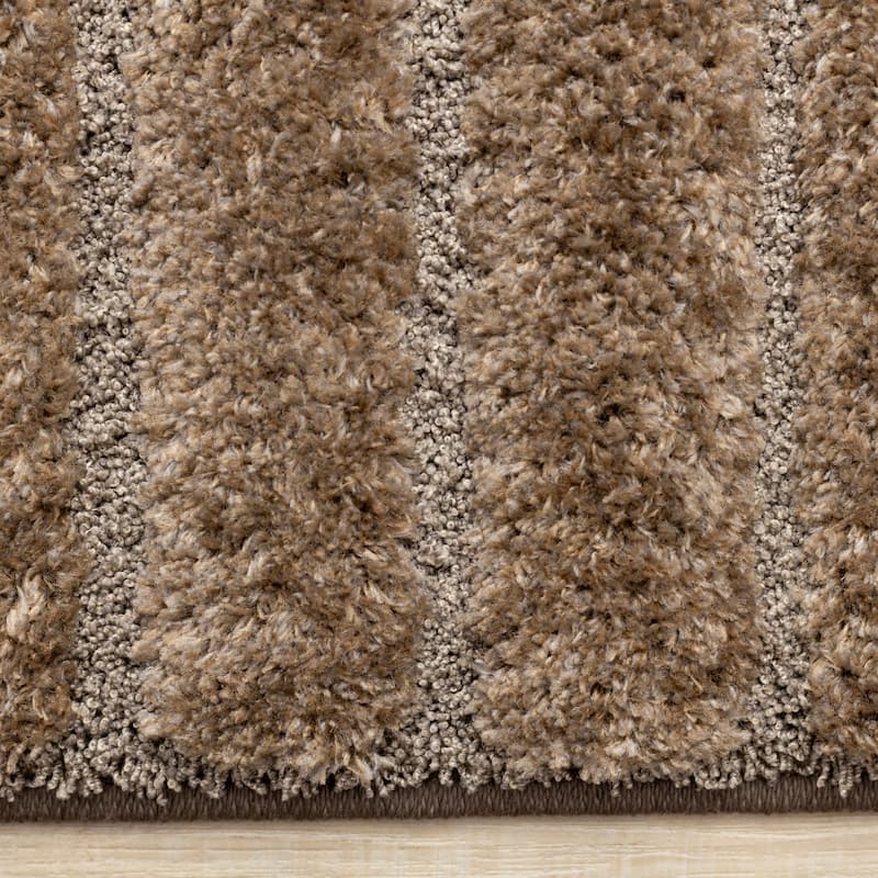 Lincoln Collection - Modern Luxurious Brown Plush Maze Area Rug