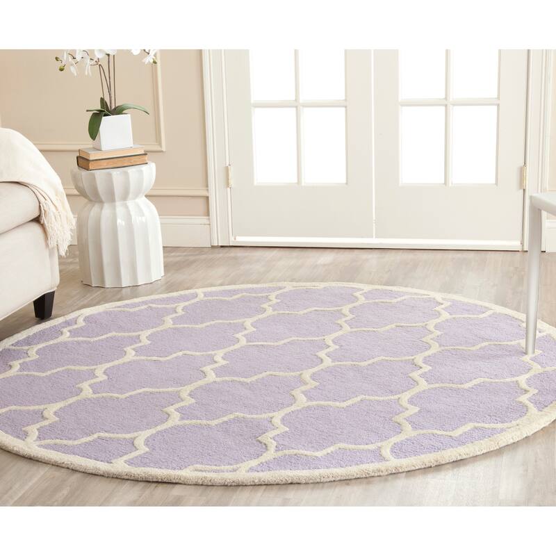 SAFAVIEH Handmade Cambridge Oddny Moroccan Trellis Wool Rug - 6' Round - Lavander/Ivory