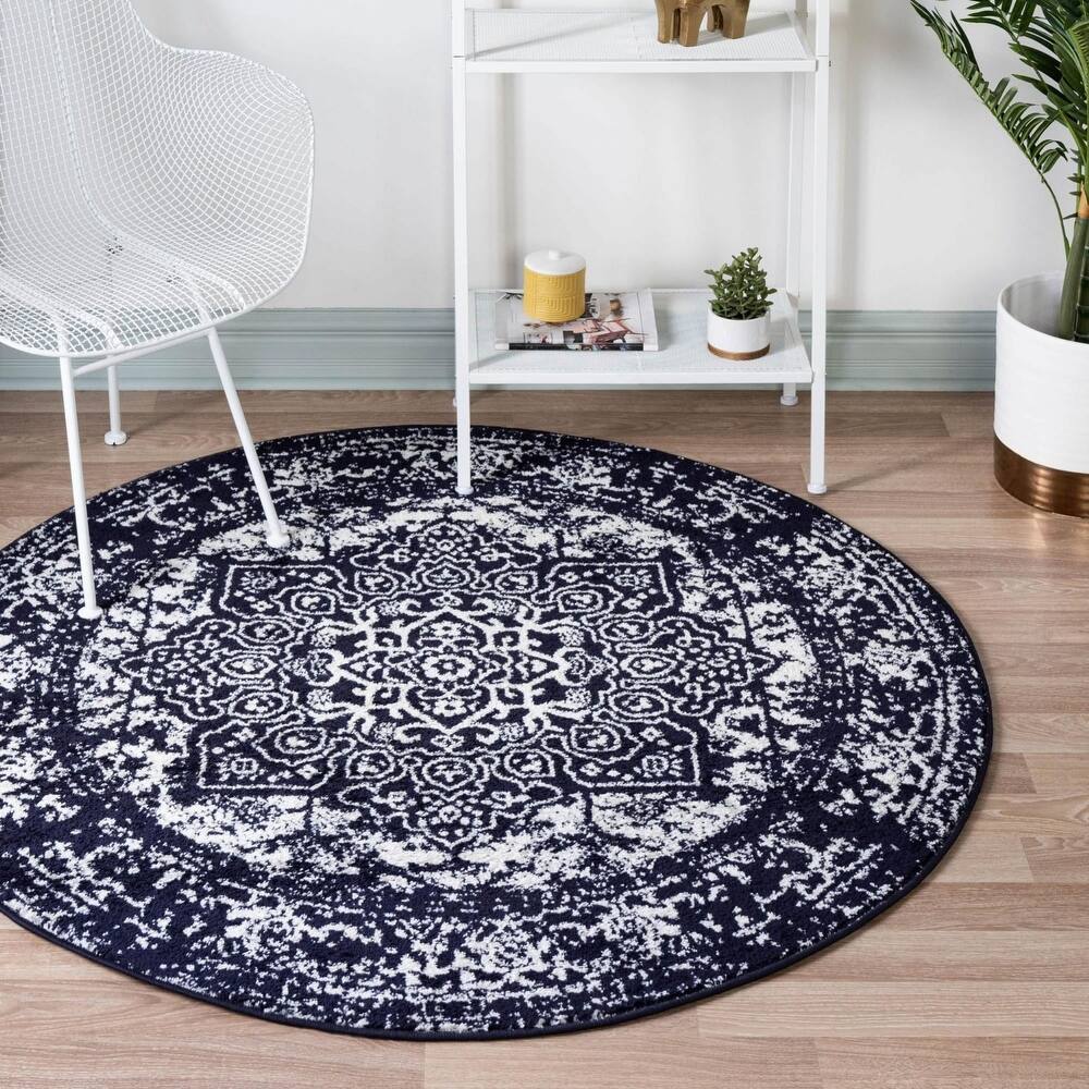 Traditional Brenda Collection Area Rug