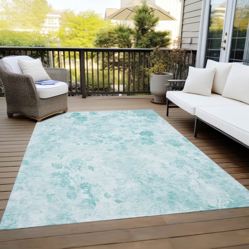 Machine Washable Indoor/ Outdoor Chantille Vanishing Floral Rug