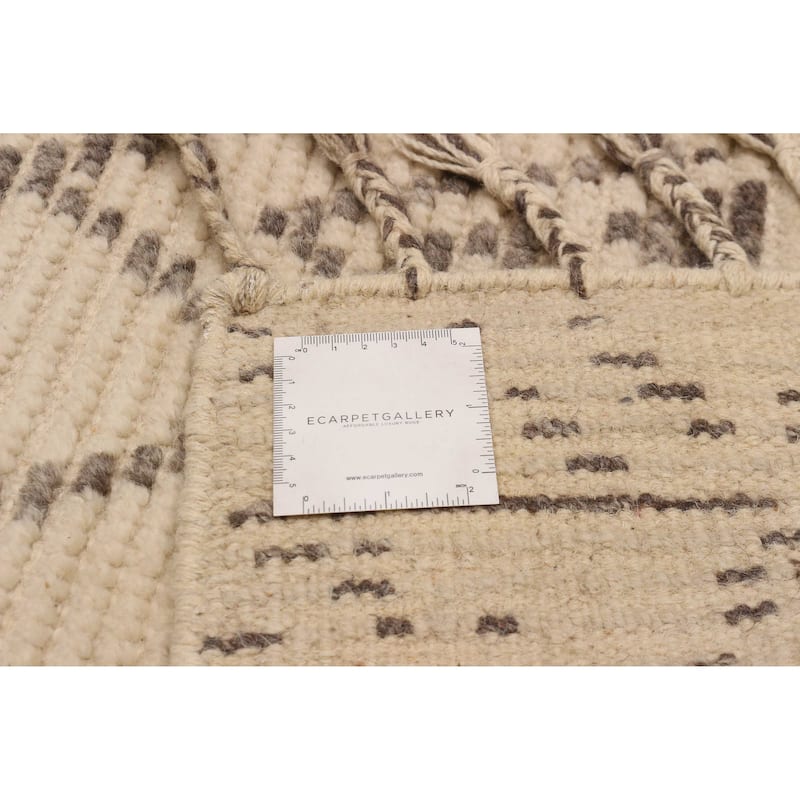 ECARPETGALLERY Hand-knotted Tangier Cream Wool Rug - 4'11 x 8'0