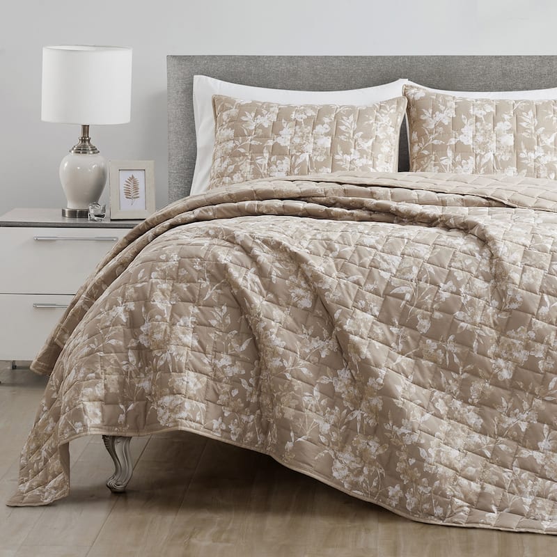 Wonderful Sophia Lightweight Floral Quilt Set