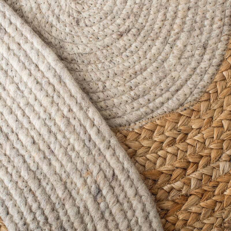 SAFAVIEH Handmade Braided Hvonn Jute Rug