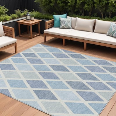 HomeRoots Geometric Transitional Rectangle Outdoor Rug