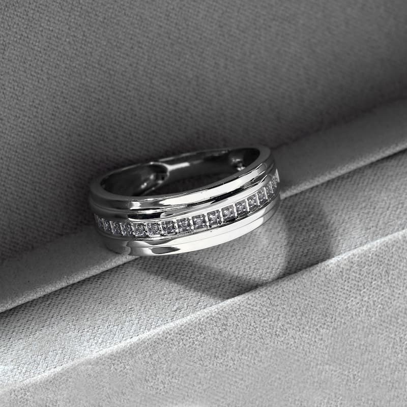 IGI Certified 1/20ct TDW Diamond Wedding Band in 10k Gold for Men