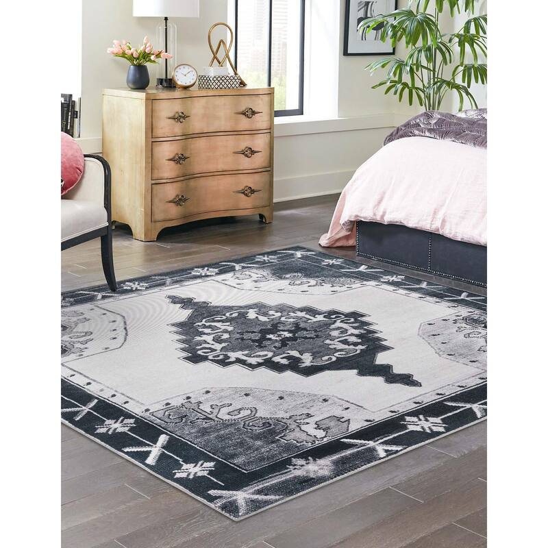Traditional Rine Collection Area Rug - 7'6" Square - Black