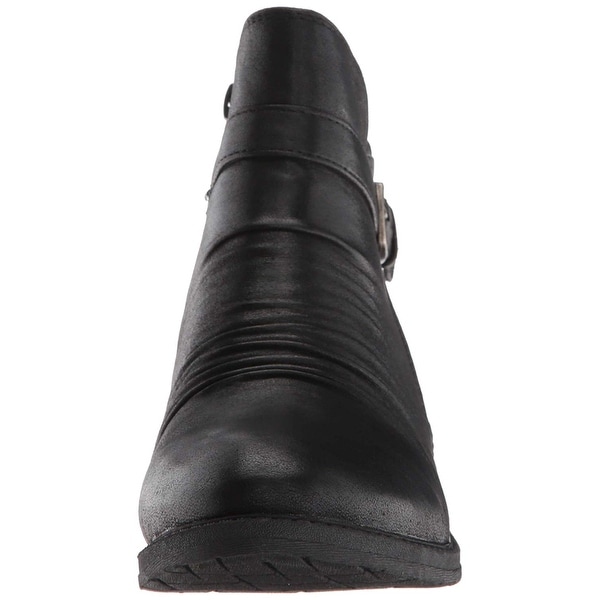 bare traps grey boots