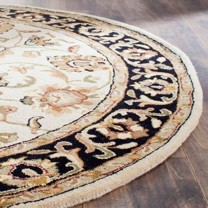 SAFAVIEH Handmade Stratford Ludgera Traditional Oriental Wool Rug