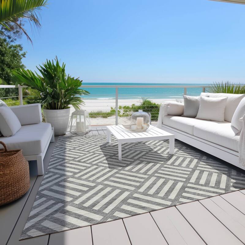 Machine Washable Indoor/ Outdoor Chantille Contemporary Geo Rug