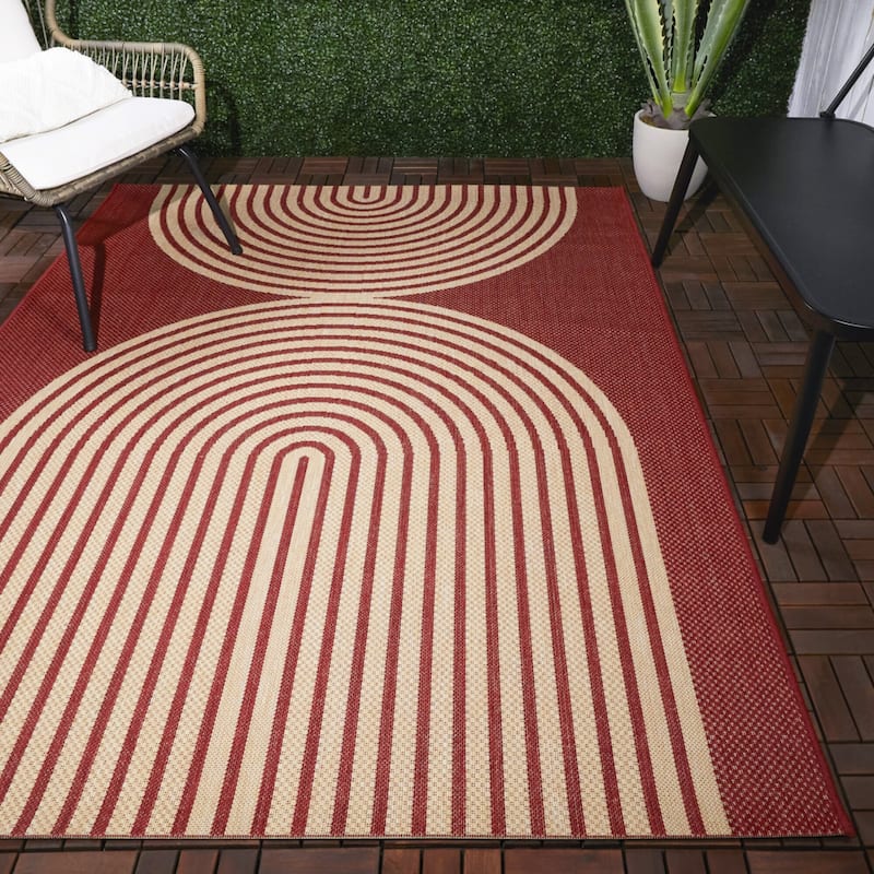 Cerise Contemporary Indoor/Outdoor Area Rug - 5'3" x 7' - White